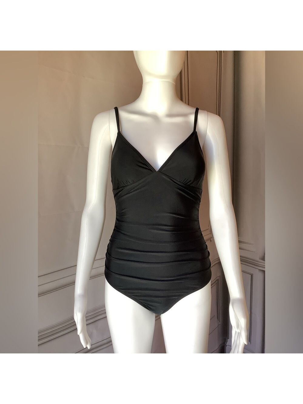 **CUPSHE** Women's One Piece Swimsuit Tummy Control V Neck Black XS L